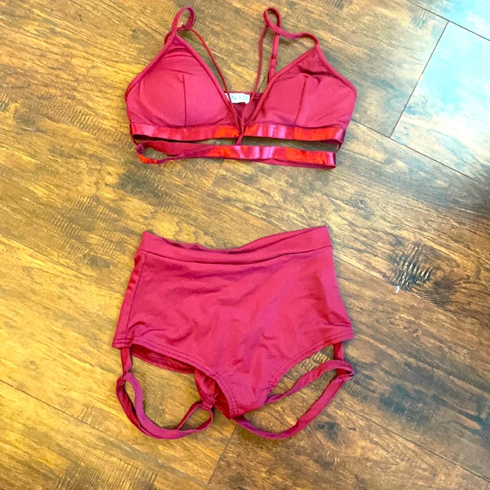 Luna wine colored Bella pole top